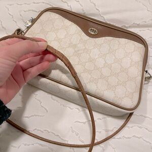 GUCCI • vintage 1970’s Gucci White Monogram leather strap Crossbody bag